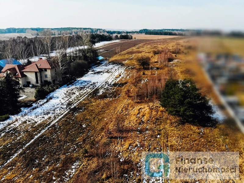 Działka przemysłowo-budowlana położona w miejscowości Podlas, gm. Rawa Mazowiecka o łącznej powierzchni 3,825 ha.