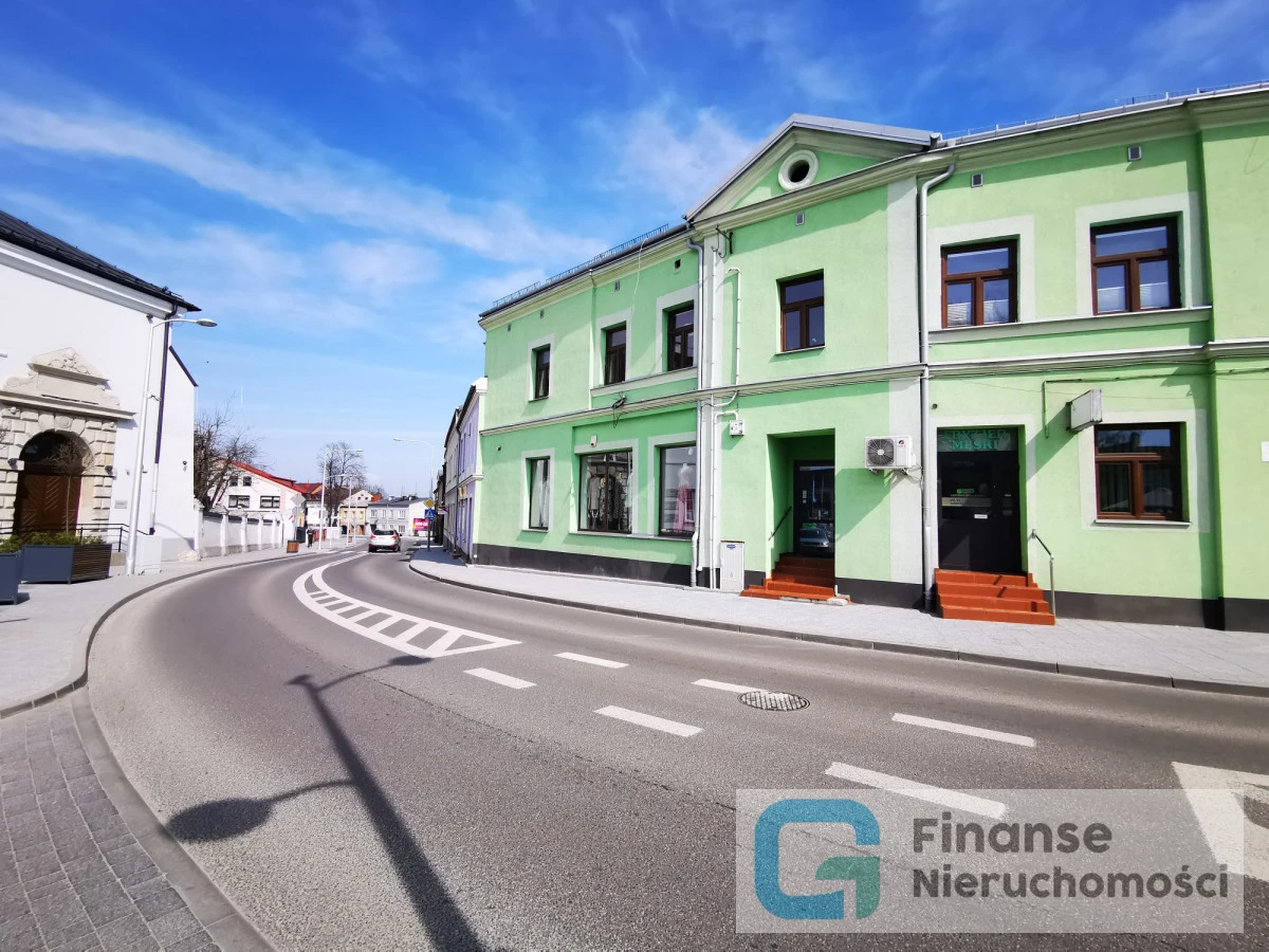 🏢 Lokal użytkowy 103 m² w ścisłym centrum | Rawa Mazowiecka, Plac Piłsudskiego 10 | duże witryny | dwa wejścia